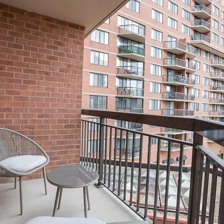 Modern & Charming Apt With Rooftop @Pentagon City Arlington Eksteriør bilde
