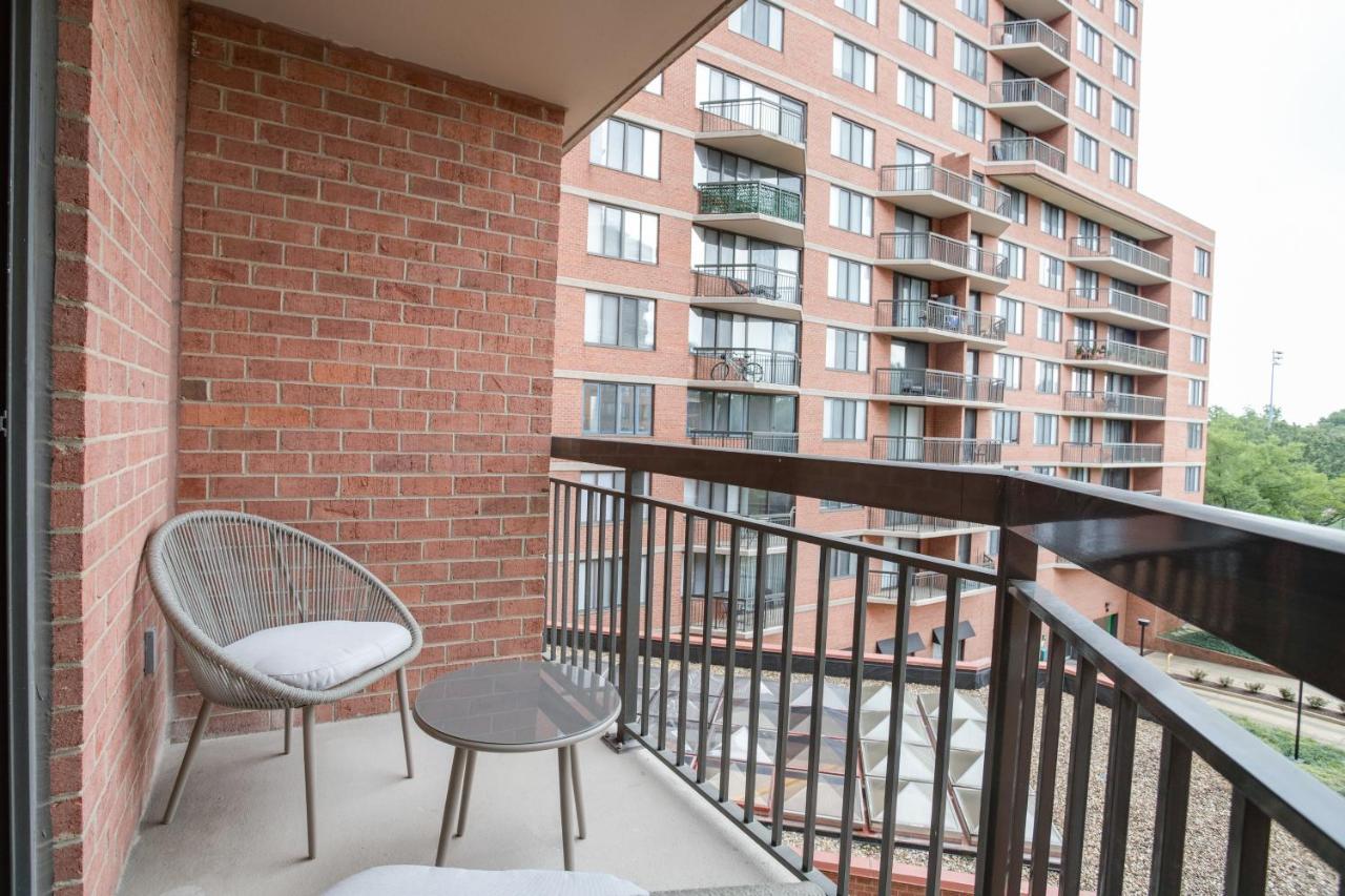Modern & Charming Apt With Rooftop @Pentagon City Arlington Eksteriør bilde