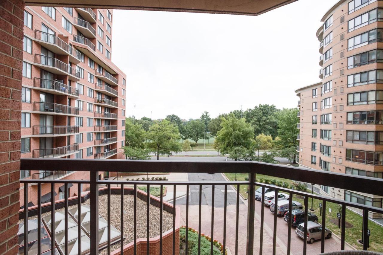 Modern & Charming Apt With Rooftop @Pentagon City Arlington Eksteriør bilde