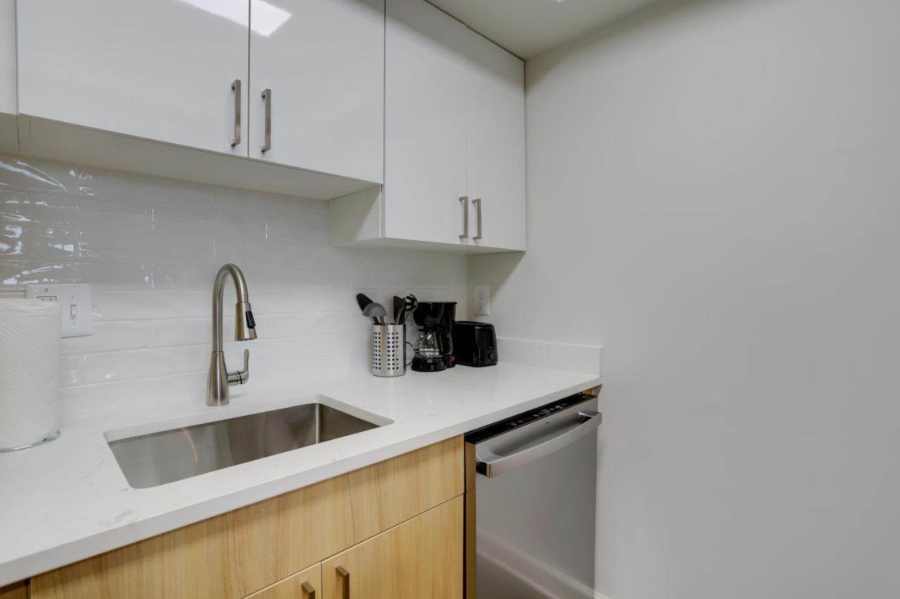 Modern & Charming Apt With Rooftop @Pentagon City Arlington Eksteriør bilde