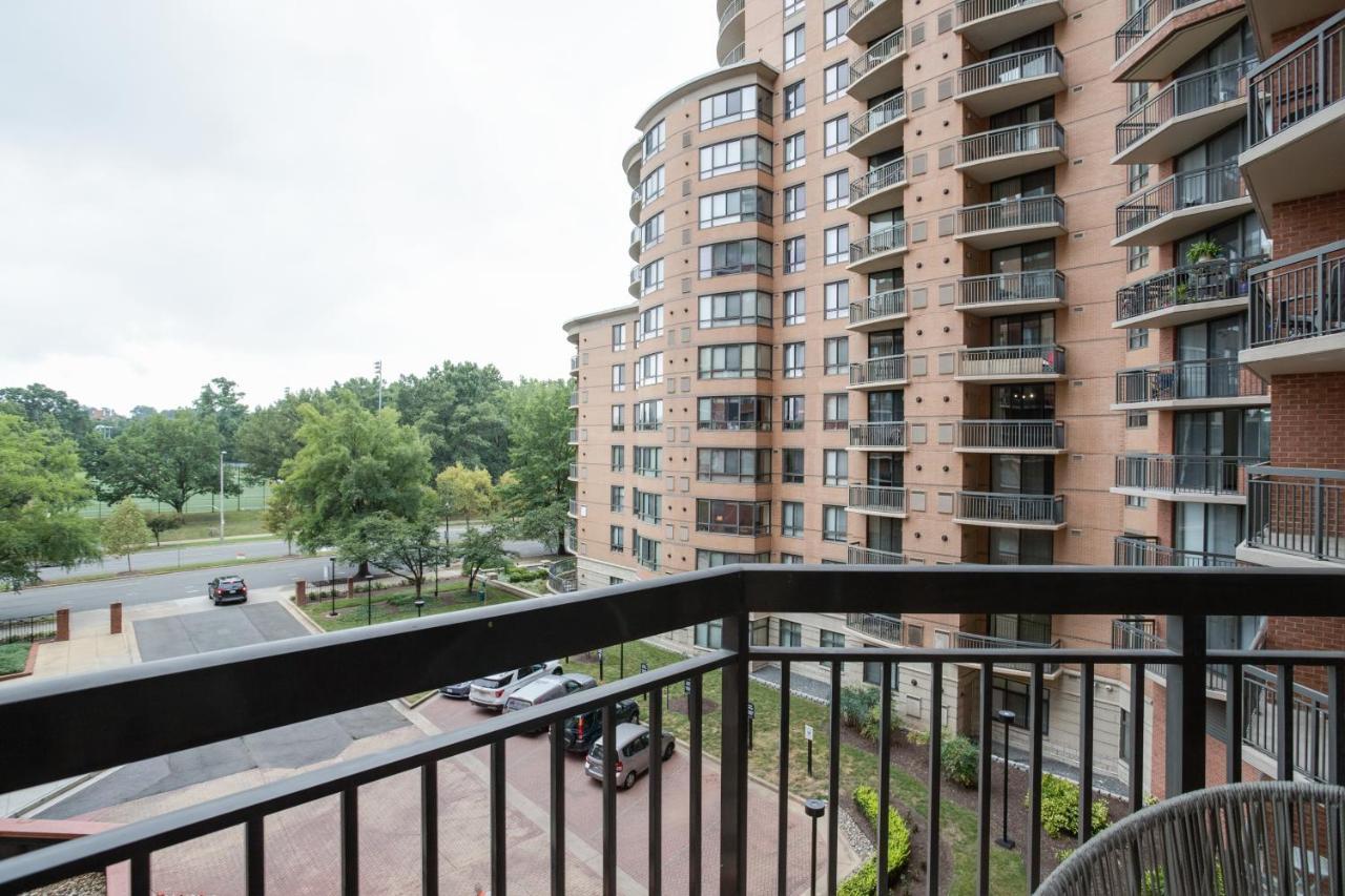Modern & Charming Apt With Rooftop @Pentagon City Arlington Eksteriør bilde